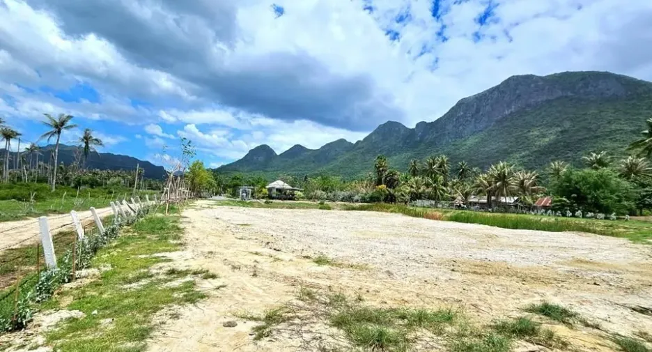 出售 1 卧室 独立屋 在 三百峰, 班武里府