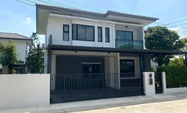 For rent 4 bedrooms house in Khlong Sam Wa, Bangkok