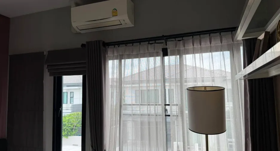 For rent 4 bedrooms house in Khlong Sam Wa, Bangkok