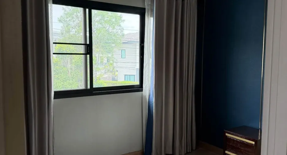 For rent 4 bedrooms house in Khlong Sam Wa, Bangkok