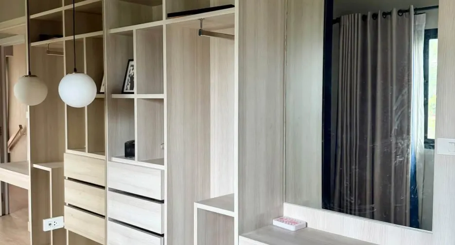 For rent 4 bedrooms house in Khlong Sam Wa, Bangkok