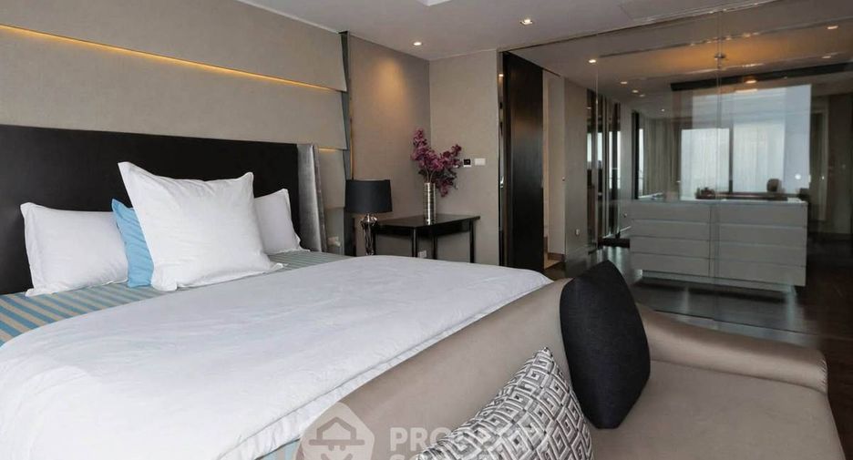 For sale 4 bedrooms condo in Yan Nawa, Bangkok