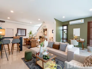 出售 2 卧室 联排别墅 在 Doi Saket, Chiang Mai