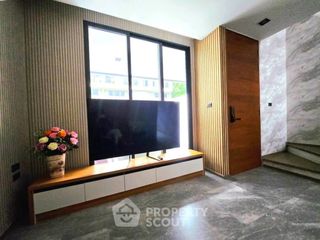 出租 和 出售 3 卧室 联排别墅 在 Wang Thong Lang, 曼谷