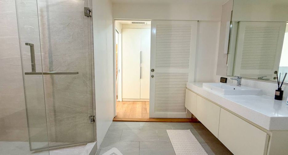 For sale 2 bedrooms condo in Pathum Wan, Bangkok