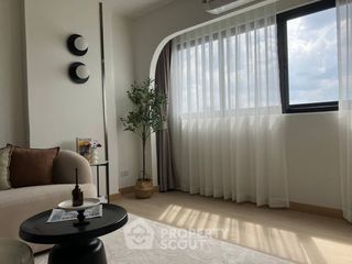 For sale 2 ベッドルーム condo in Phra Khanong, Bangkok