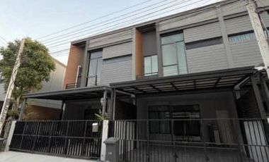 Casa adosada en venta de 2 habitaciones en Saphan Sung, Bangkok