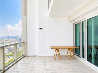 For sale 5 ベッドルーム condo in Sathon, Bangkok