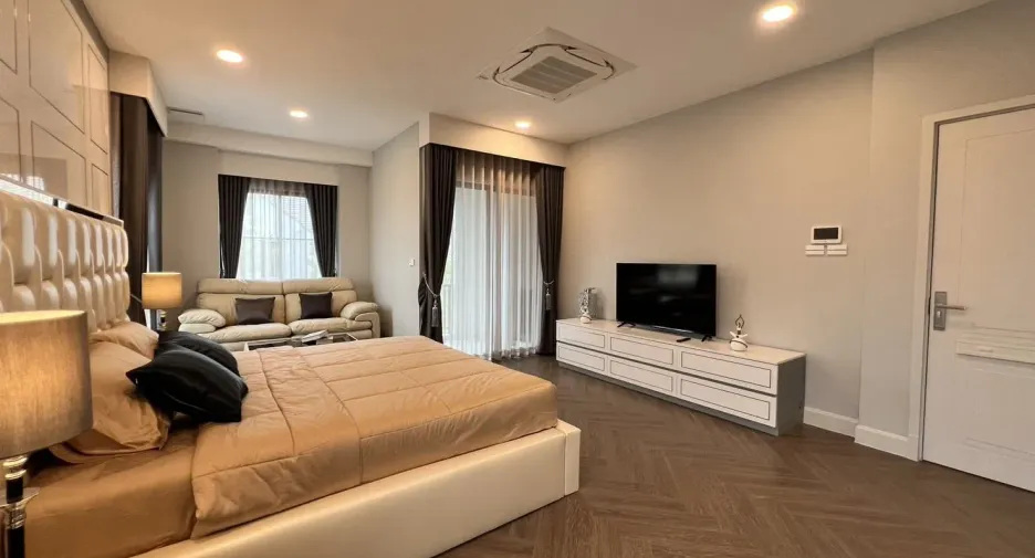 À vendre et à louer 4 chambres maison à Saphan Sung, Bangkok