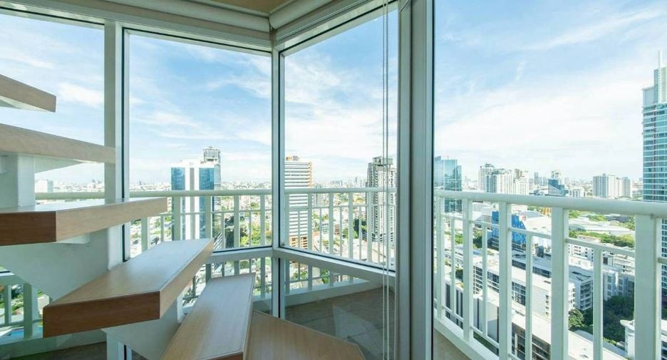 Condo en venta y en alquiler de 4 habitaciones en Watthana, Bangkok