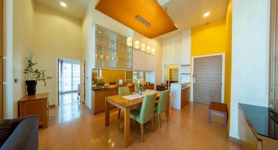 Condo en venta y en alquiler de 4 habitaciones en Watthana, Bangkok