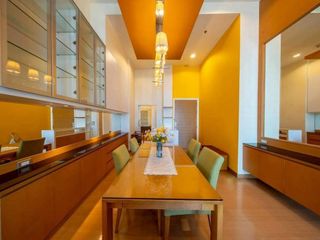 Condo en venta y en alquiler de 4 habitaciones en Watthana, Bangkok