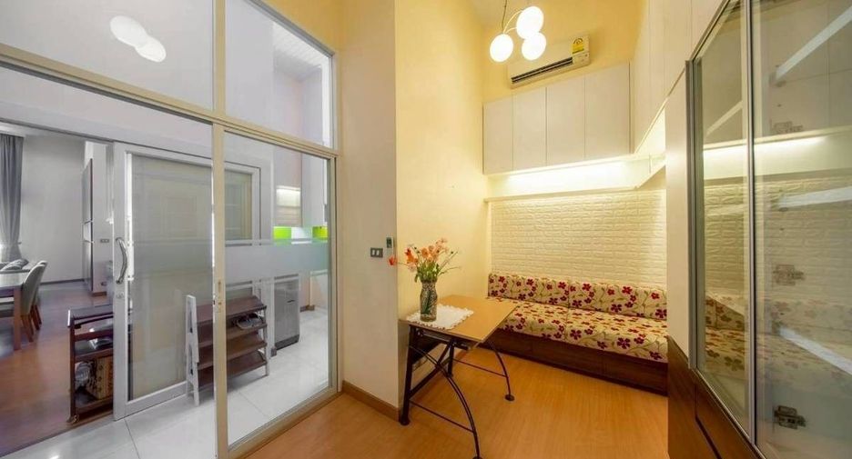 Condo en venta y en alquiler de 4 habitaciones en Watthana, Bangkok