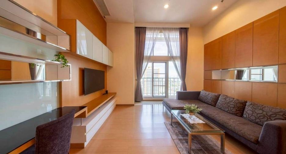 Condo en venta y en alquiler de 4 habitaciones en Watthana, Bangkok