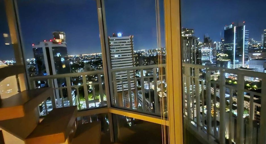 Condo en venta y en alquiler de 4 habitaciones en Watthana, Bangkok