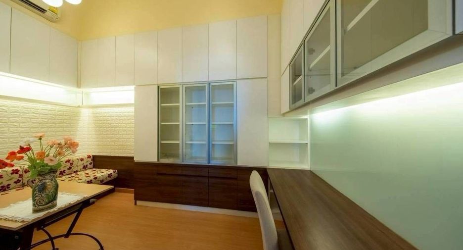 Condo en venta y en alquiler de 4 habitaciones en Watthana, Bangkok