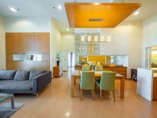 Condo en venta y en alquiler de 4 habitaciones en Watthana, Bangkok