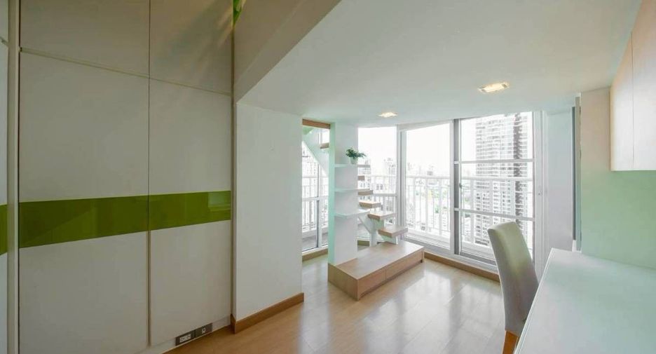 Condo en venta y en alquiler de 4 habitaciones en Watthana, Bangkok