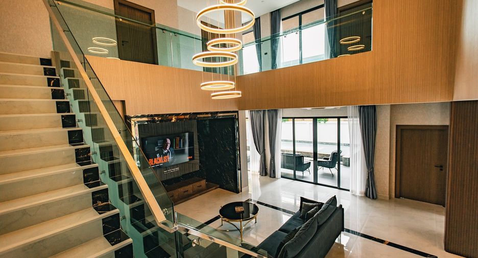 For sale and for rent 6 bedrooms villa in Bang Lamung, Chonburi