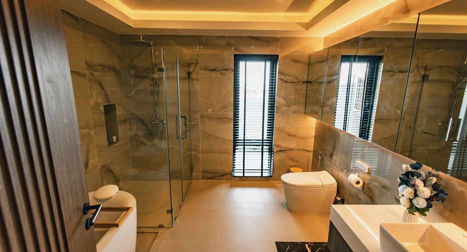 For sale and for rent 6 bedrooms villa in Bang Lamung, Chonburi