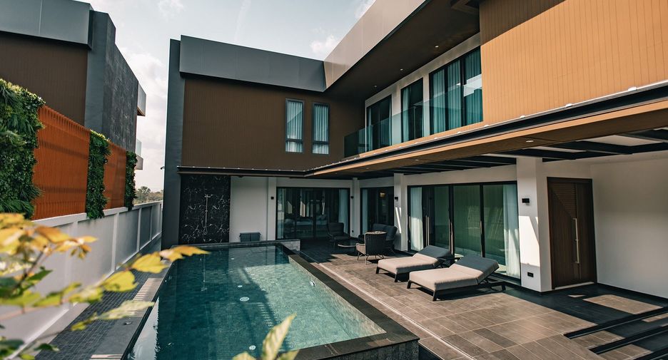 For sale and for rent 6 bedrooms villa in Bang Lamung, Chonburi