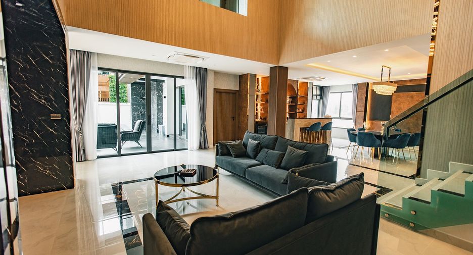 For sale and for rent 6 bedrooms villa in Bang Lamung, Chonburi