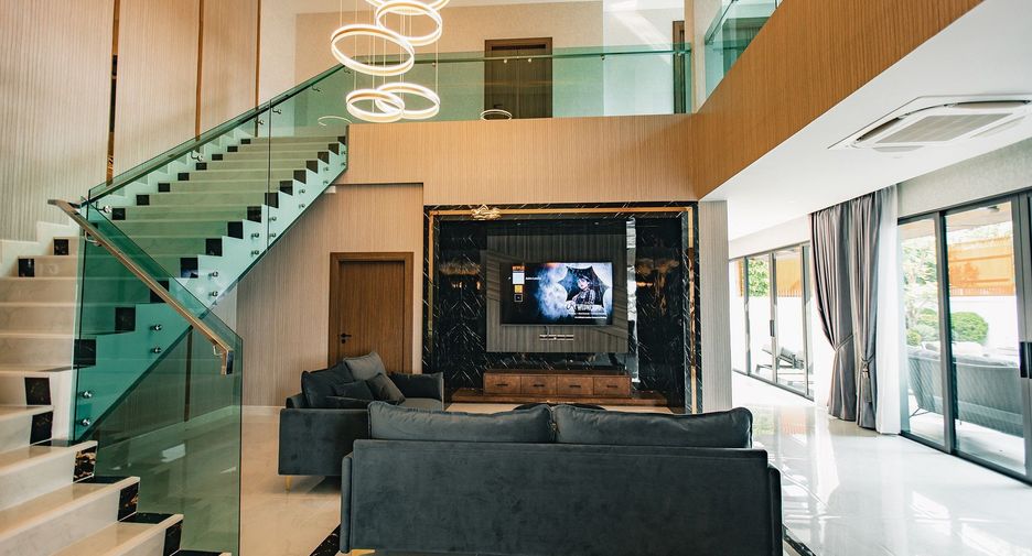 For sale and for rent 6 bedrooms villa in Bang Lamung, Chonburi