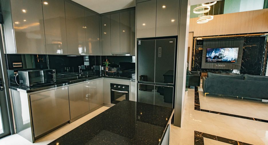 For sale and for rent 6 bedrooms villa in Bang Lamung, Chonburi