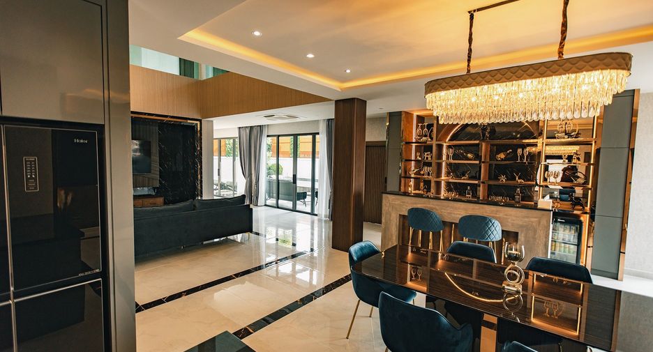 For sale and for rent 6 bedrooms villa in Bang Lamung, Chonburi