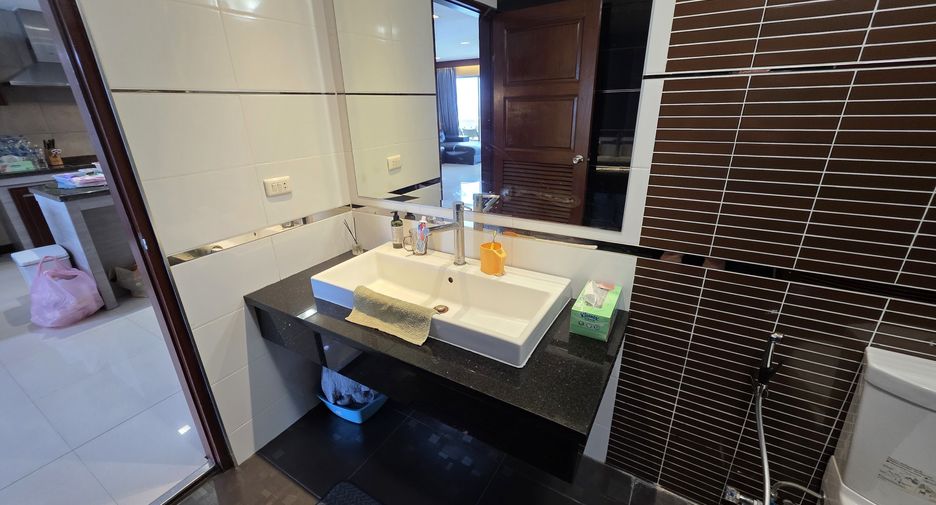 For sale そして for rent 3 ベッドルーム condo in Bang Lamung, Chonburi