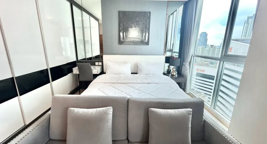 Condo en alquiler de 2 habitaciones en Huai Khwang, Bangkok