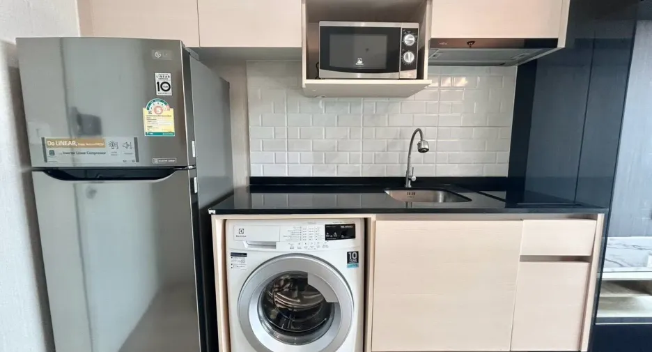 Condo en alquiler de 2 habitaciones en Huai Khwang, Bangkok