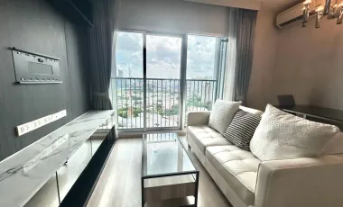 Condo en alquiler de 2 habitaciones en Huai Khwang, Bangkok
