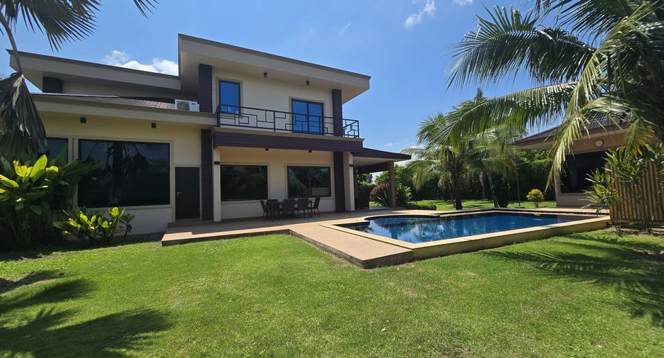 À vendre et à louer 4 chambres villa à San Sai, Chiang Mai