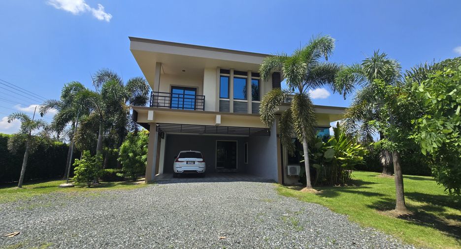 À vendre et à louer 4 chambres villa à San Sai, Chiang Mai