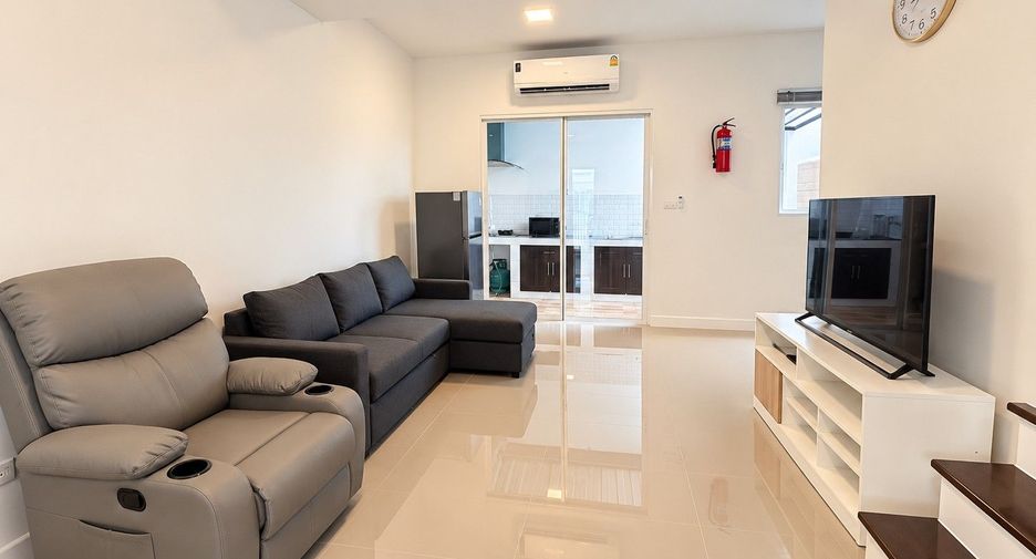 Casa adosada en alquiler de 3 habitaciones en Mueang Chiang Mai, Chiang Mai