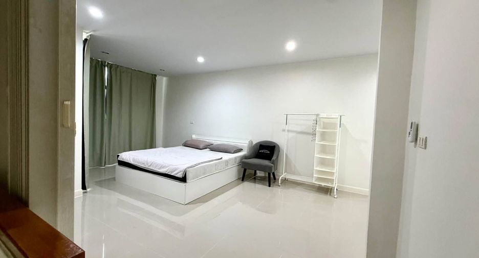 出租 3 卧室 联排别墅 在 Prawet, 曼谷