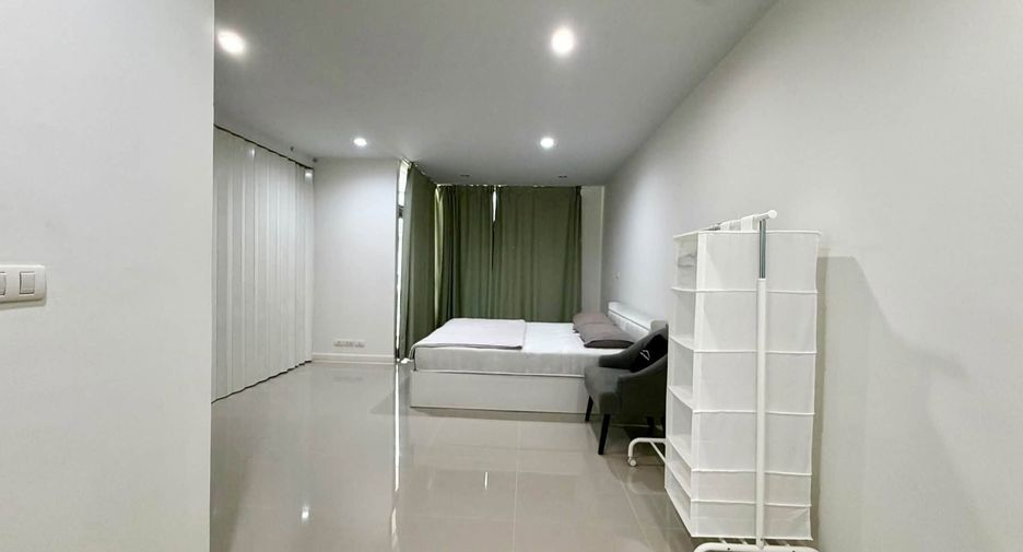 出租 3 卧室 联排别墅 在 Prawet, 曼谷