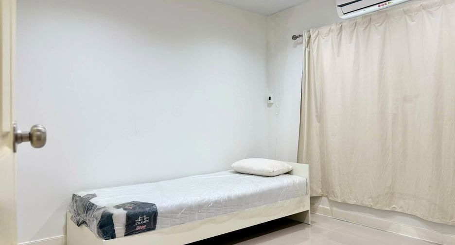 出租 3 卧室 联排别墅 在 Prawet, 曼谷