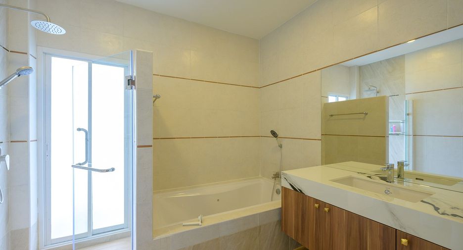 For rent 4 bedrooms house in Bang Lamung, Chonburi