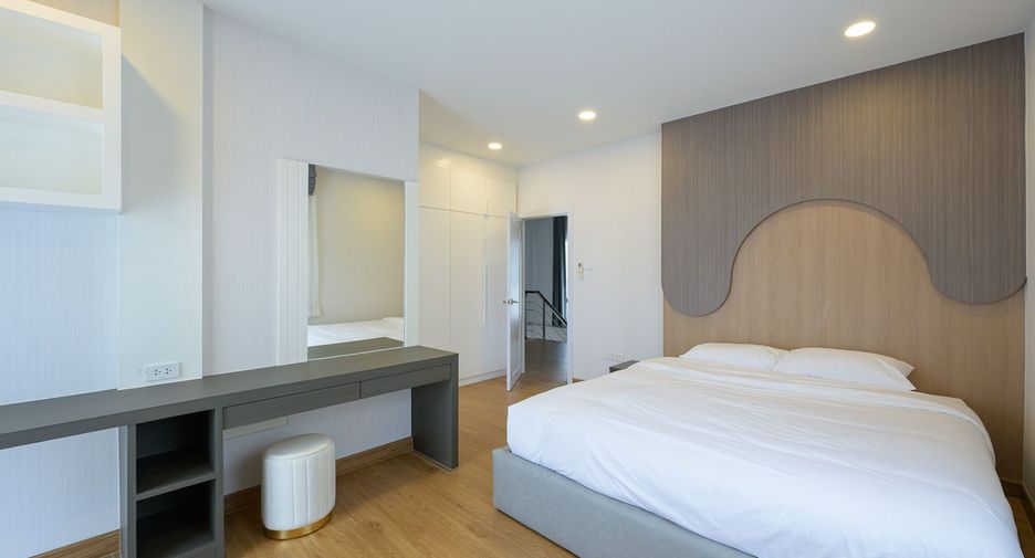 For rent 4 bedrooms house in Bang Lamung, Chonburi