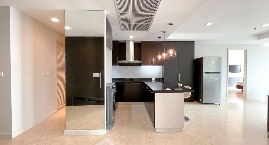 Condo en alquiler de 3 habitaciones en Khlong Toei, Bangkok