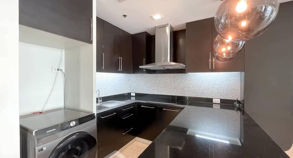 Condo en alquiler de 3 habitaciones en Khlong Toei, Bangkok