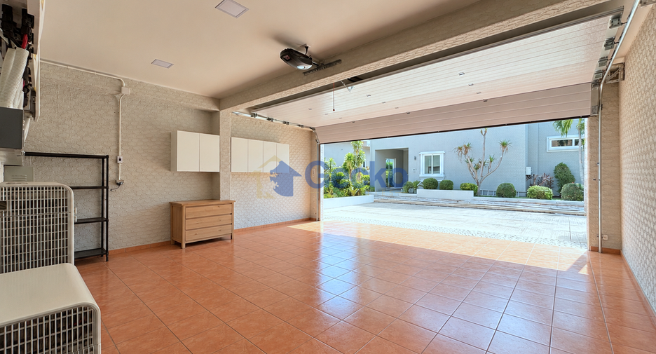 For rent and for sale 3 bedrooms house in Bang Lamung, Chonburi