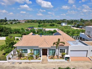For rent and for sale 3 bedrooms house in Bang Lamung, Chonburi