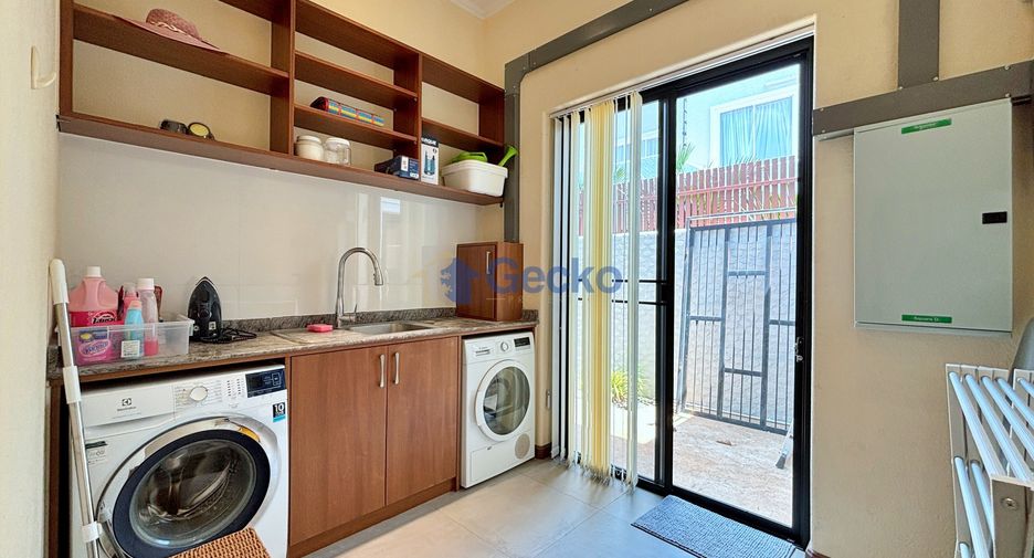 For rent and for sale 3 bedrooms house in Bang Lamung, Chonburi