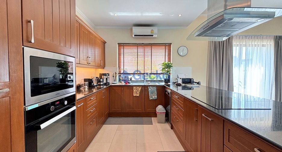 For rent and for sale 3 bedrooms house in Bang Lamung, Chonburi