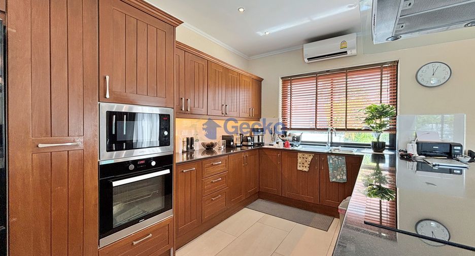For rent and for sale 3 bedrooms house in Bang Lamung, Chonburi