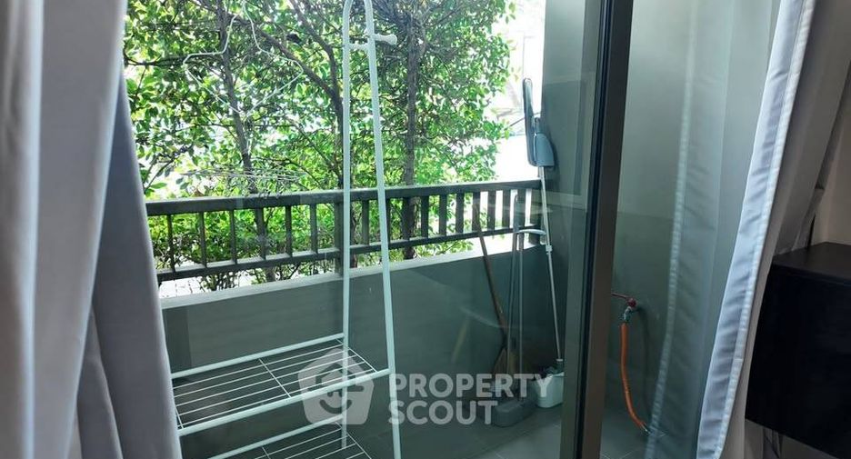 À louer 2 chambres condo à Huai Khwang, Bangkok