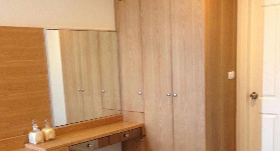 For rent 2 bedrooms condo in Huai Khwang, Bangkok